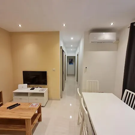 - Lovely 3 Bedroom Unit Apartment Tarxien