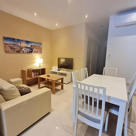 Apartamento - Lovely 3 Bedroom Unit *