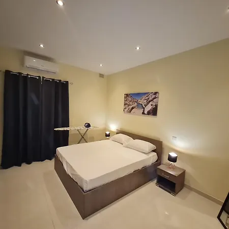 - Lovely 3 Bedroom Unit *