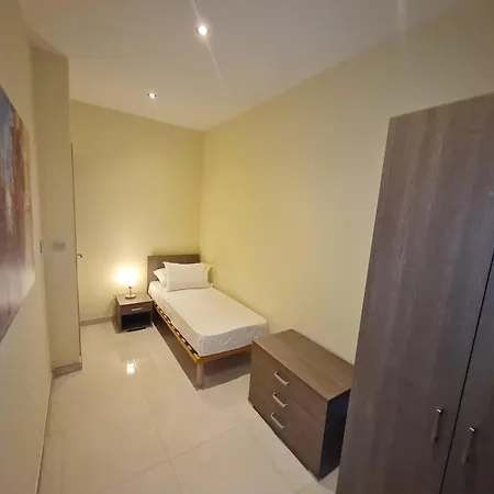 - Lovely 3 Bedroom Unit Apartment Tarxien