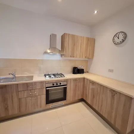 Apartamento - Lovely 3 Bedroom Unit *
