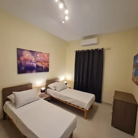 Apartment - Lovely 3 Bedroom Unit