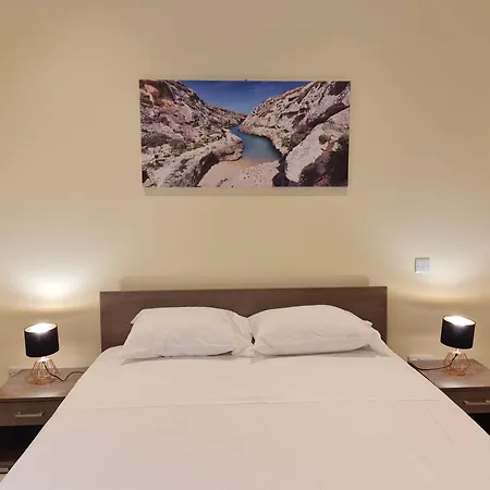 - Lovely 3 Bedroom Unit *