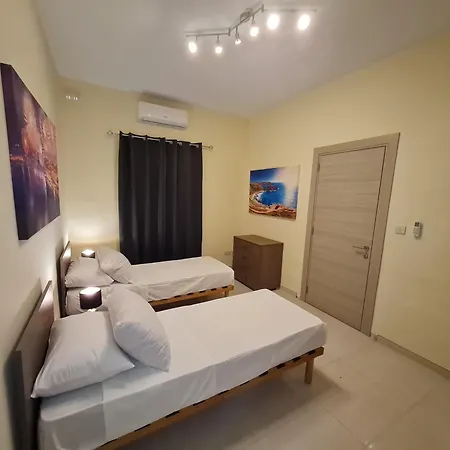 - Lovely 3 Bedroom Unit Apartment *